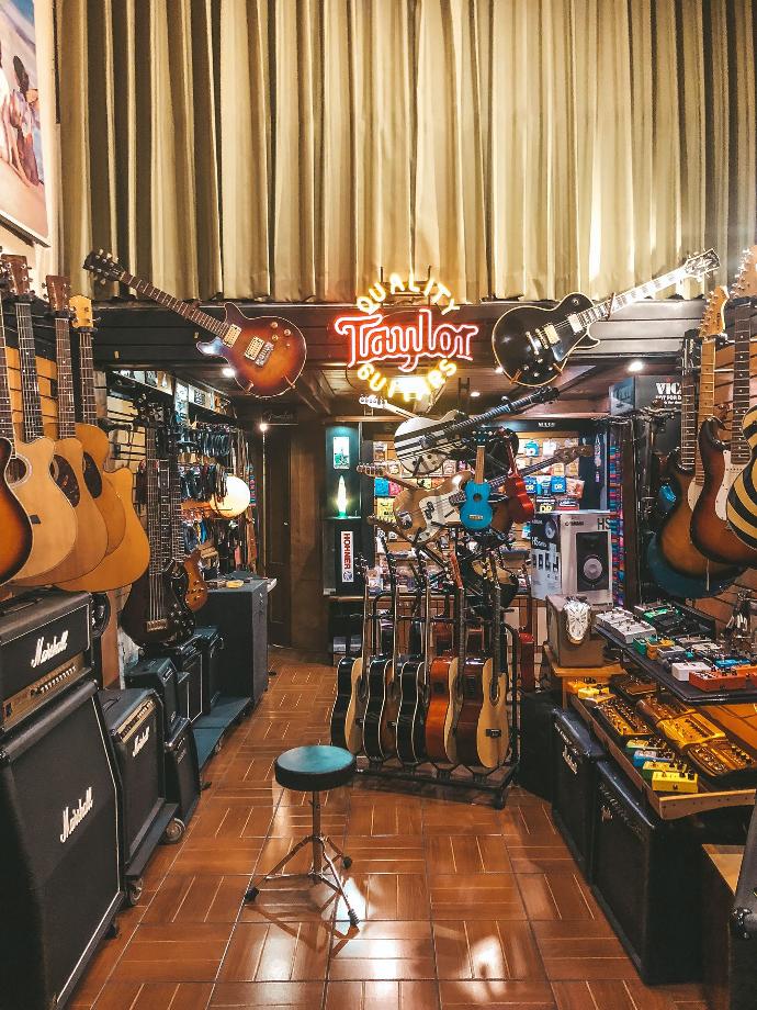 Music instrument store